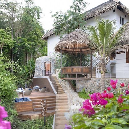 ホテル Santosa Detox Retreat プーケット エクステリア 写真