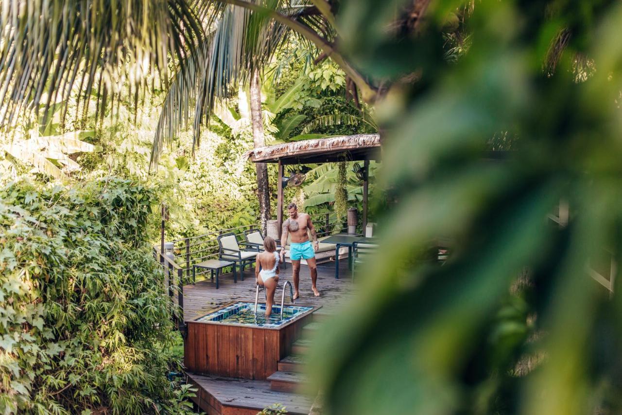 ホテル Santosa Detox Retreat プーケット エクステリア 写真
